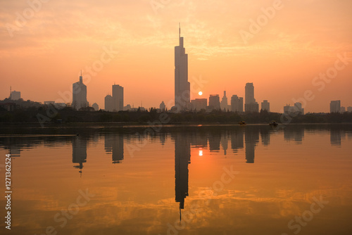Obraz na płótnie 中国 南京市、夕暮れの玄武湖 w salonie