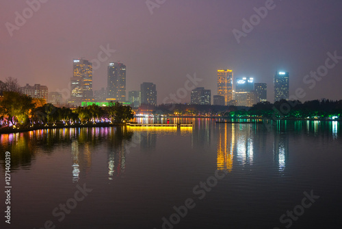 Obraz na płótnie 中国 南京市、夕暮れの玄武湖 w salonie