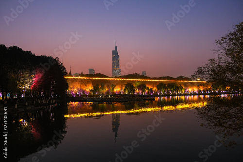 Obraz na płótnie 中国 南京市、夕暮れの玄武湖 w salonie
