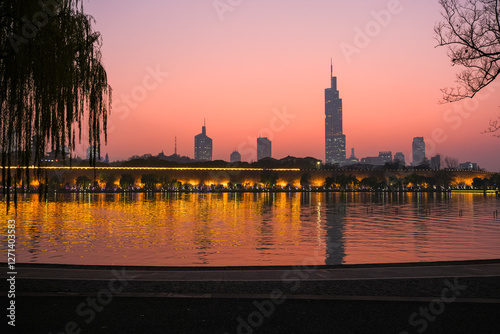 Obraz na płótnie 中国 南京市、夕暮れの玄武湖 w salonie