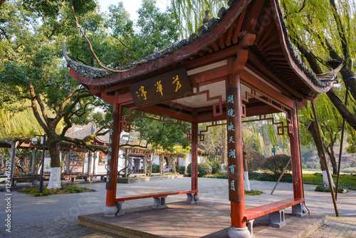 Obraz na płótnie 中国 浙江省杭州市、世界遺産の西湖 芳華亭 w salonie