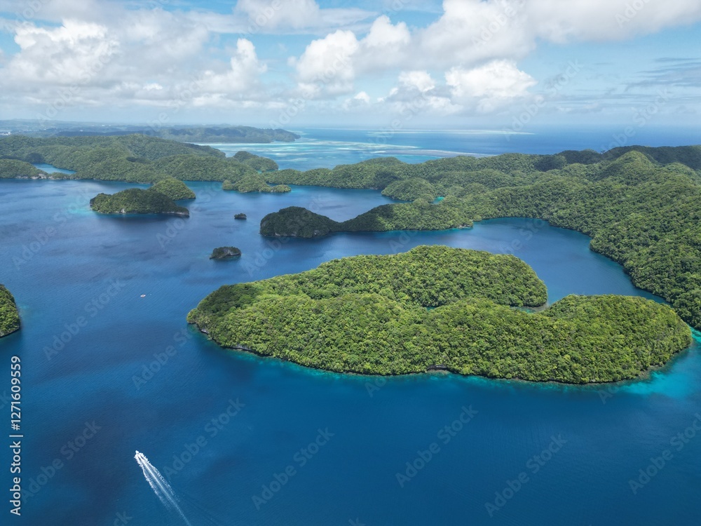 Obraz premium Aerial view over beautiful Philippine islands and deserted beaches.