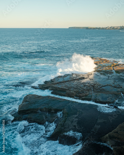 Fototapeta Naklejka Na Ścianę i Meble -  waves crashing on rocks