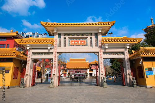 Obraz na płótnie 中国 上海市、七宝古鎮のお寺、七宝教寺 南門(山門) w salonie