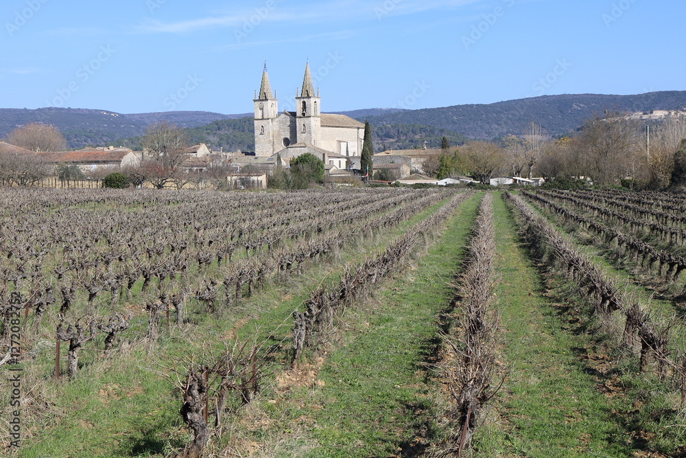 Vue d'ensemble du village, village de Goudargues, département du Gard, France