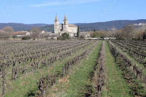Obraz na płótnie Vue d'ensemble du village, village de Goudargues, département du Gard, France w salonie