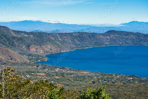 Obraz na płótnie LAKE SUCHITLAN, San Salvador travel, Suchitoto El Salvador w salonie