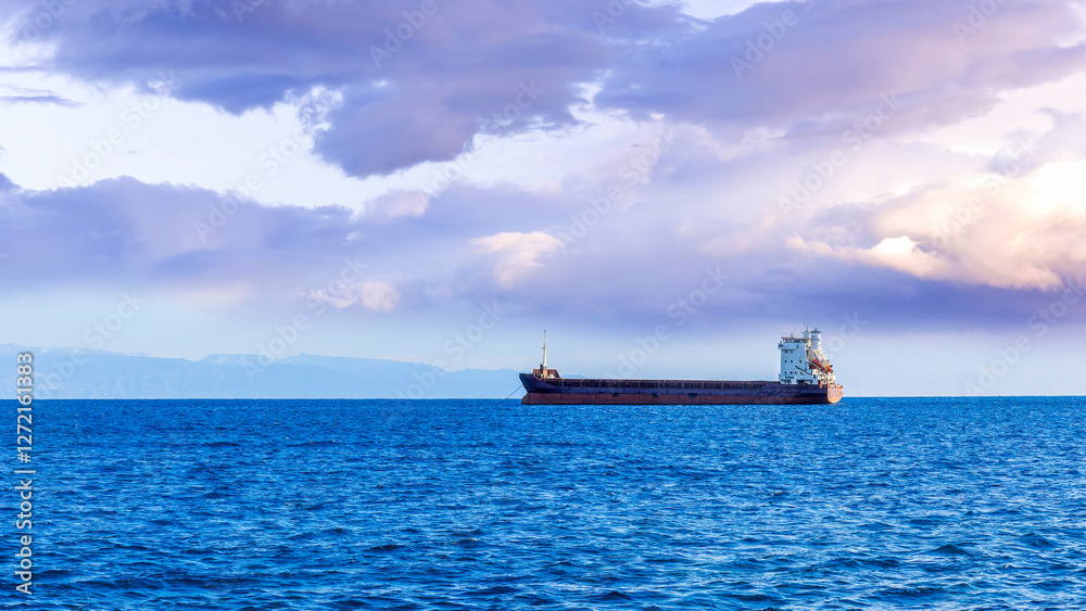 Obraz premium big oil, liquified gas or chemical tanker. Tanker ship logistic and transportation business oil and gas industry