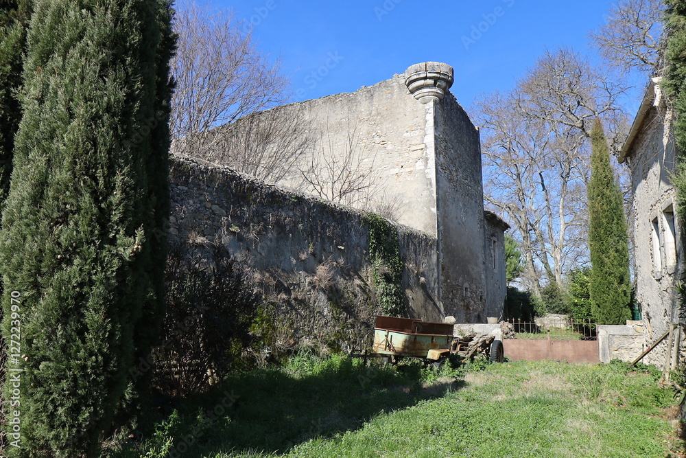 Le château de la Bastide, vue de l'extérieur, village de Goudargues, département du Gard, France