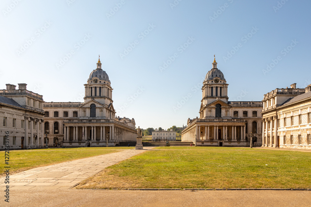 Obraz premium University of Greenwich architecture and domes in Queen Anne Court, on a Warm Summer Day, Greenwich, United Kingdom