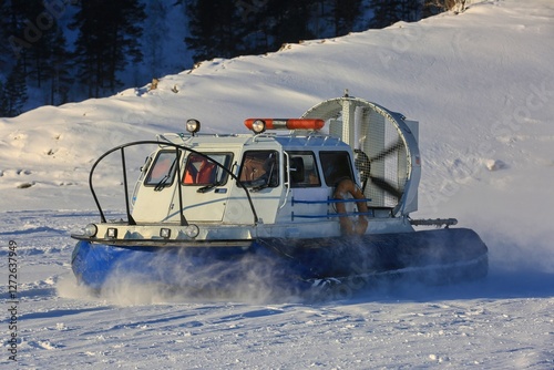 Bilde på lerret hovercraft on the ice of the lake