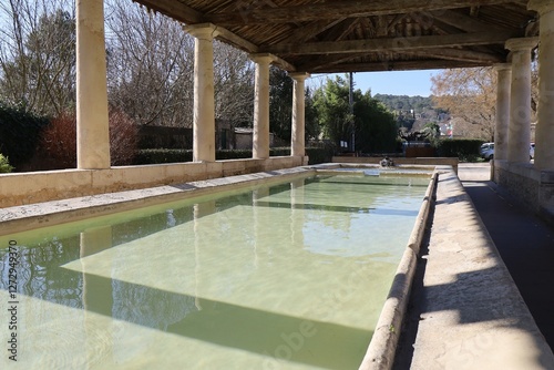 Obraz na płótnie Ancien lavoir, village de Goudargues, département du Gard, France w salonie