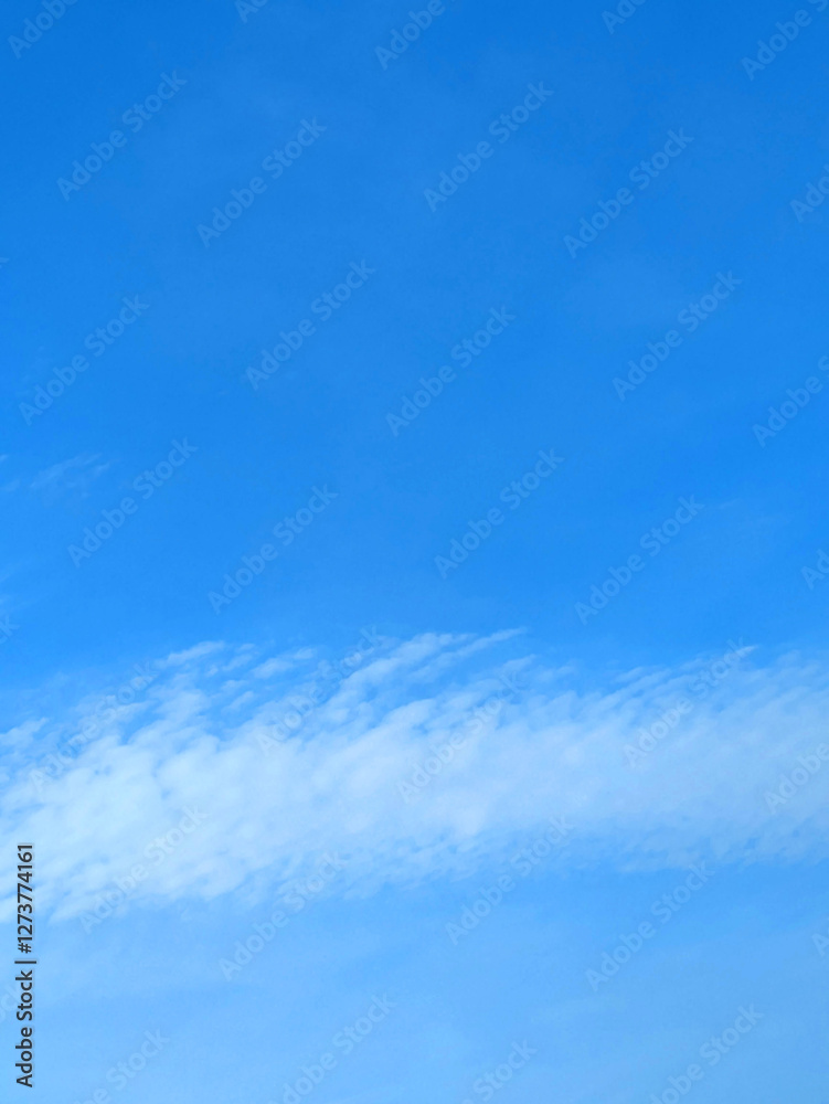 Fototapeta premium Blue sky with white fluffy clouds skyscape 