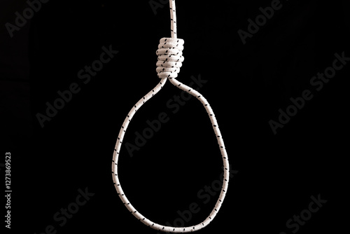Obraz na płótnie Rope noose with knot on black background w salonie