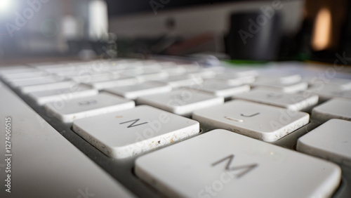 Obraz na płótnie dirty computer keyboard - close-up of dirt in a laptop w salonie