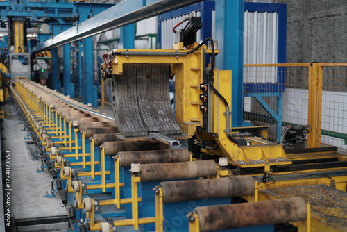 Принти на полотні Aluminium extrusion profile in Factory Warehouse Machine