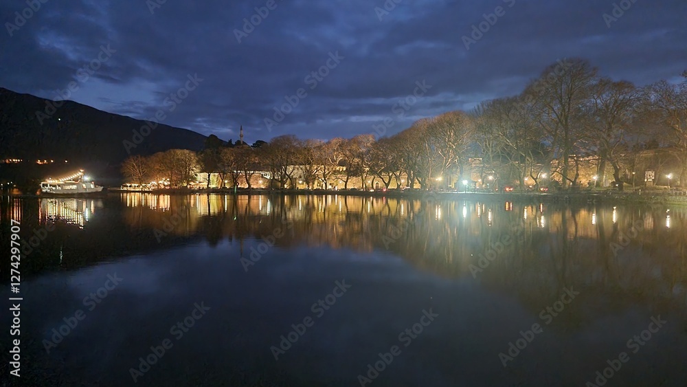 Obraz premium ioannina night in the lake winter afternoon greece