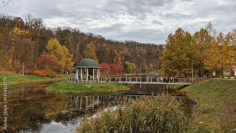Fototapeta premium autumn, lake, water, river, house, landscape, nature, reflection, park, pond, building, rural, architecture, forest, travel