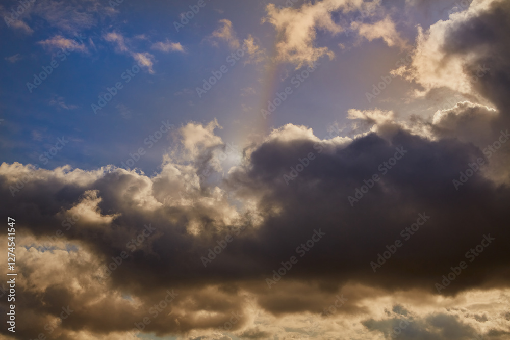 A sky with cirrus clouds and a halo effect. A majestic natural phenomenon with a bright light ring against delicate clouds. An optical halo phenomenon in the daytime sky A sky with cirrus clouds and a halo effect. A majestic natural phenomenon with a bright light ring against delicate clouds. An optical halo phenomenon in the daytime sky