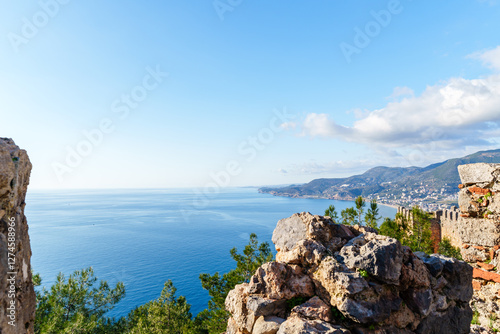 Fototapeta Naklejka Na Ścianę i Meble -  Breathtaking beauty of a coastal scene from the castle of Alanya in Turkey overlooking the blue sea and beach