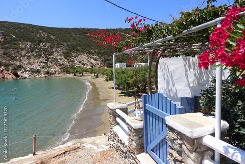 Obraz na płótnie Small seaside fishing village of Faros with crystal clear beaches and traditional Cycladic character, Sifnos island, Cyclades, Greece w salonie