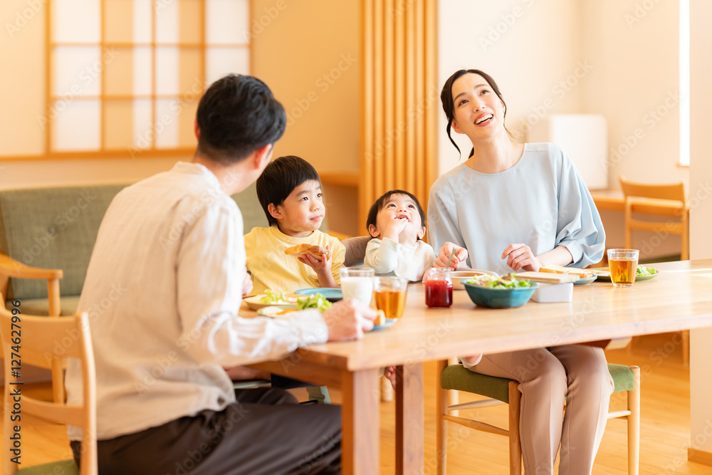 四人家族の食卓 四人家族の食卓