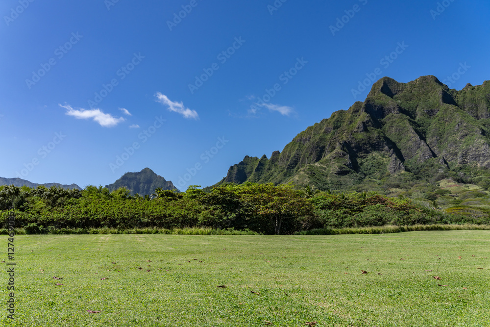 Fototapeta premium Kualoa Regional Park, Honolulu, Oahu, Hawaii. Windward Coast. Koʻolau Range / Koʻolau Volcano / Shield Volcano