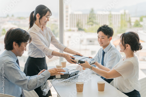 会議で出される仕出し弁当・福利厚生・ケータリング・デリバリー・社員食堂・社内カフェ・食事委託

