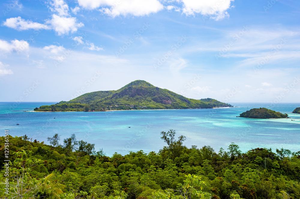 Obraz premium Saint-Anne Island, Sainte-Anne Marine National Park, Seychelles, Africa.