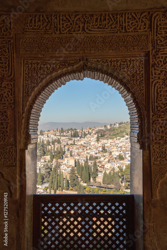 イスラム建築の窓からの眺め