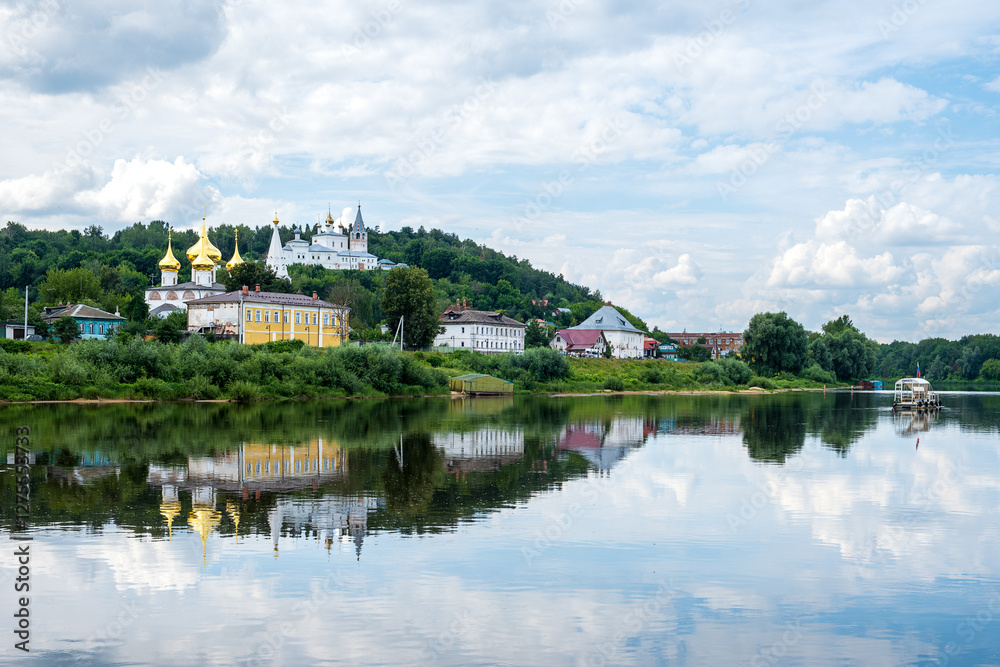 Obraz premium Gorokhovets, Vladimir region, Russia - 07.19.24. View of the city and the Klyazma river with Orthodox churches.