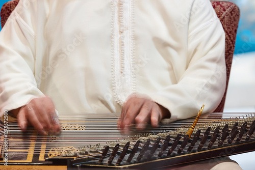 Obraz na płótnie Traditional folk moroccan musician with wooden string instrument. Qanun w salonie
