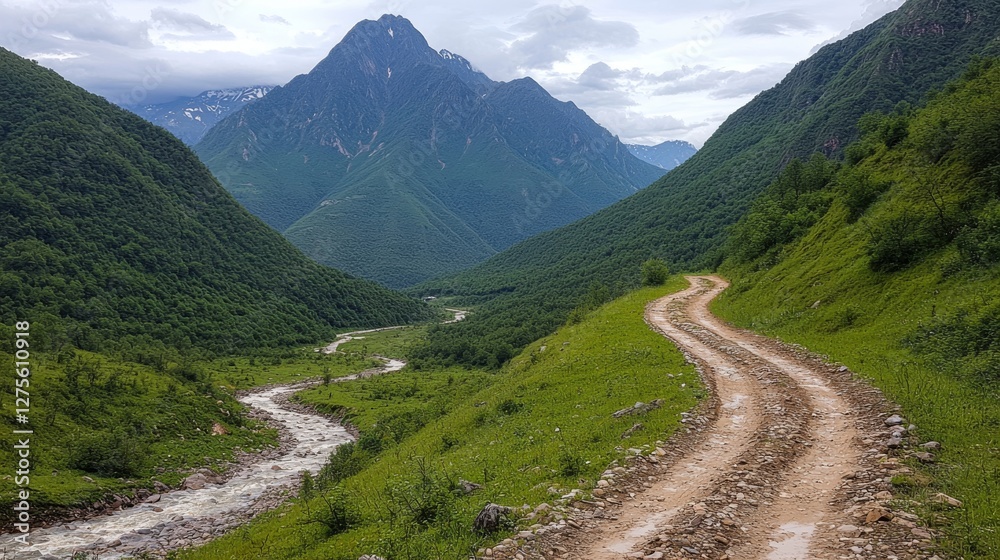 Fototapeta premium Scenic Mountain Pathway Surrounded by Lush Greenery
