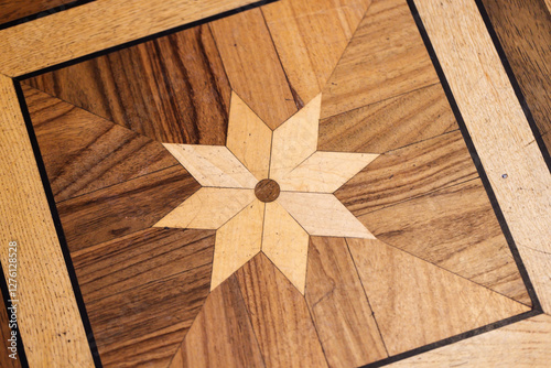 Foto Wooden Parquet Flooring with Decorative Star Inlay Design