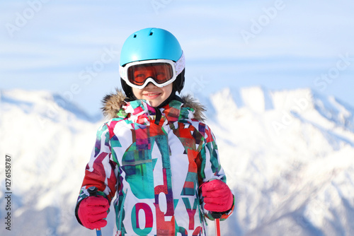 Obraz na płótnie little girl in ski resort w salonie