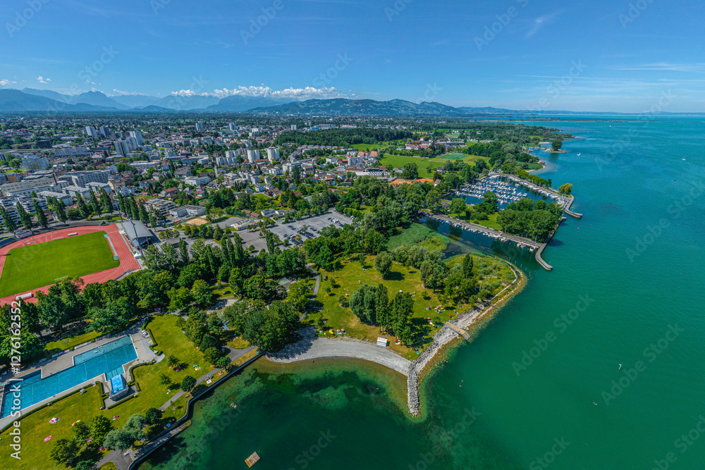 Fototapeta premium Die Ferienregion Bodensee bei Bregenz aus der Vogelperspektive
