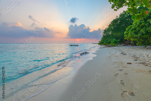 Fototapeta Naklejka Na Ścianę i Meble -  Sunrise on the Indian Ocean coast