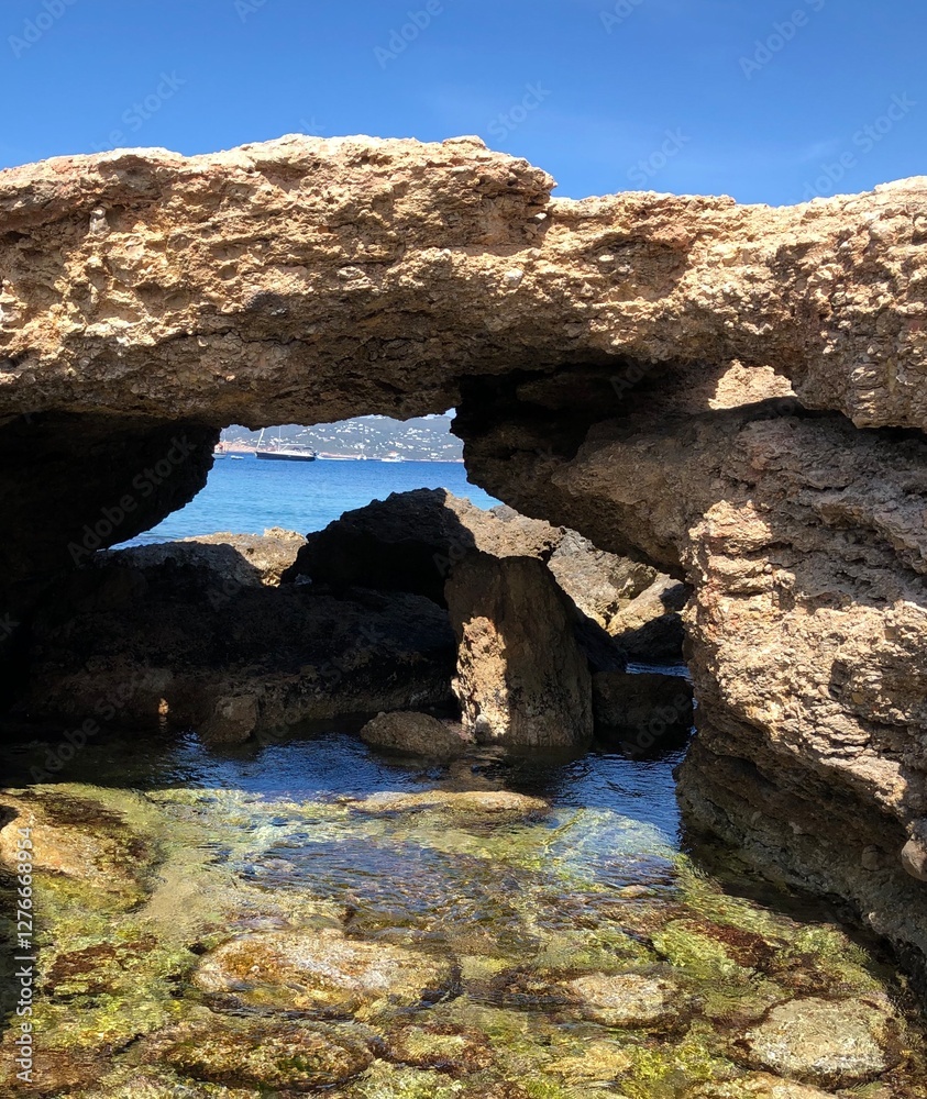 Fototapeta premium rock tide pools in ibiza