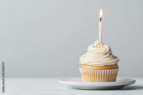 Geburtstags-Cupcake mit Kerze

