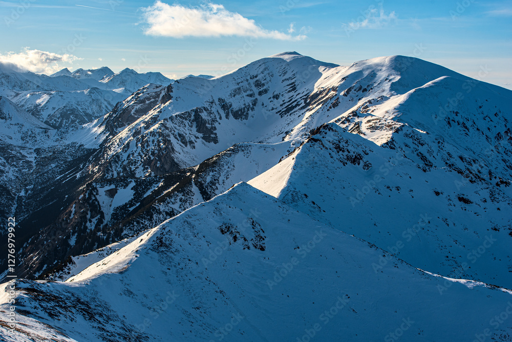 Obraz premium line of peaks in the Tatra Mountains leading to the sky