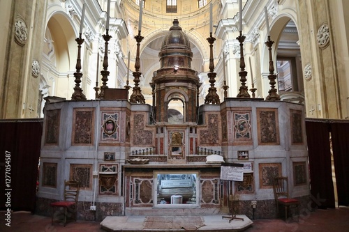 Napoli - Altare della Basilica di San Giorgio dall'abside photo