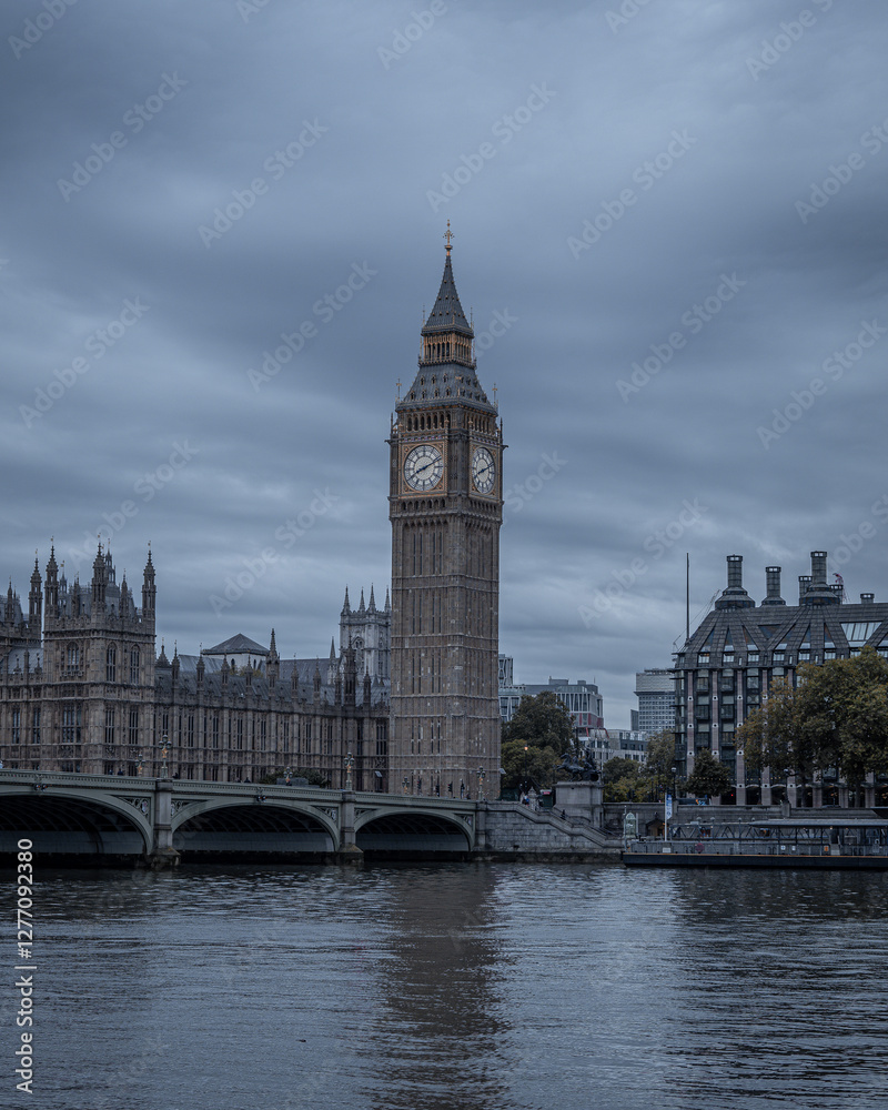 Big Ben, Westminster Bridge and the River Thames on a cloudy day, London. Big Ben, Westminster Bridge and the River Thames on a cloudy day, London.
