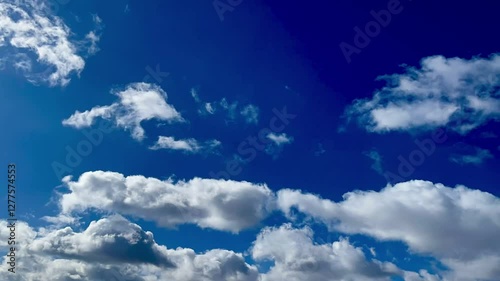 晴れの日の青空と白雲　タイムラプス