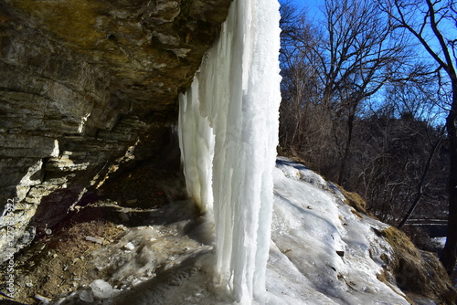 Obraz na płótnie Frozen Minnehaha Waterfalls in Minneapolis, Minnesota w salonie