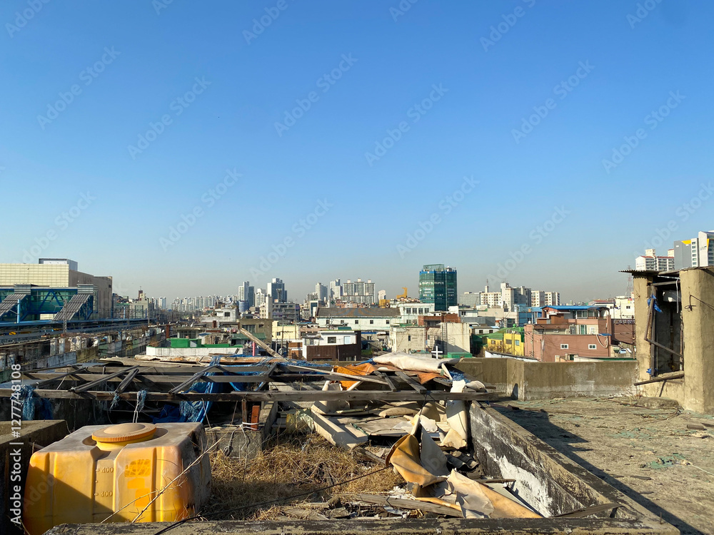 Fototapeta premium A building's rooftop is an extended architectural space. In cities, it serves as public space or greenery, reflecting experimental design and new lifestyles