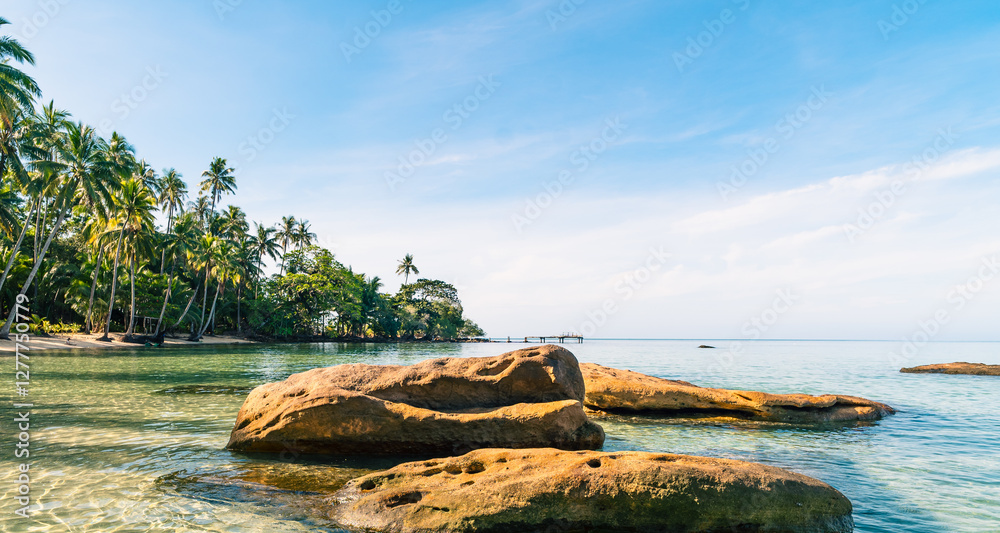 Fototapeta premium empty stones in sea