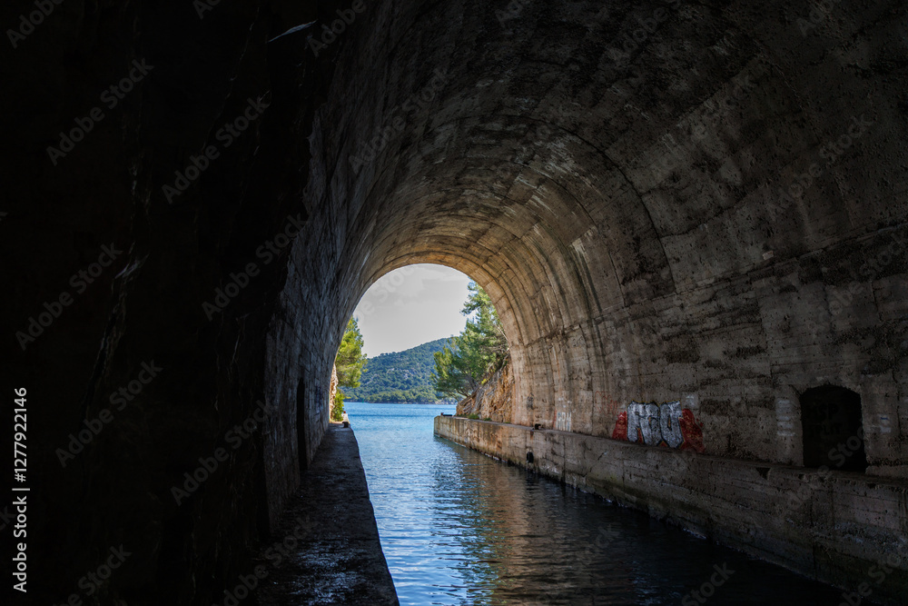 Obraz premium Lastovo submarine tunnel in Pasadur