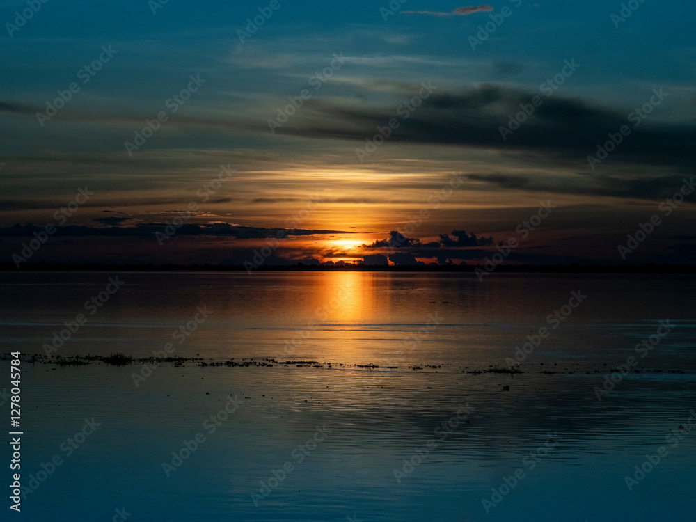 Fototapeta premium Evening atmosphere on the Amazon.