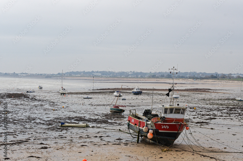 Gouray (en anglais Gorey et en jersiais Gouôrray) est un village au sud-est de l’île de Jersey , C’est l’un des 3 ports de pêche de l’île. Gouray (en anglais Gorey et en jersiais Gouôrray) est un village au sud-est de l’île de Jersey , C’est l’un des 3 ports de pêche de l’île.