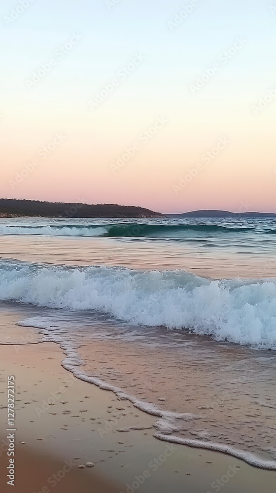 Obraz premium Serene Coastal Sunset: Pastel Hues on the Beach